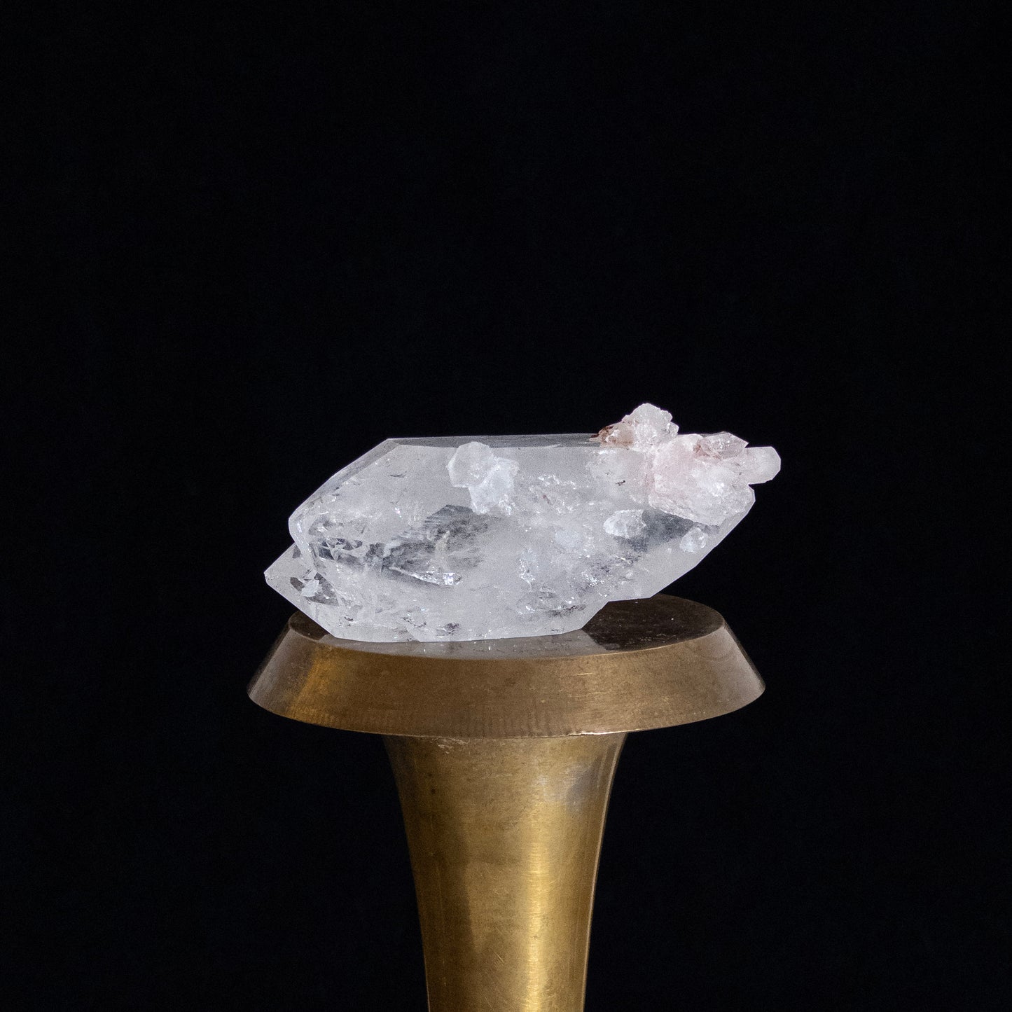 Bladoróżowy kwarc — Peñas Blancas, Santander, Kolumbia