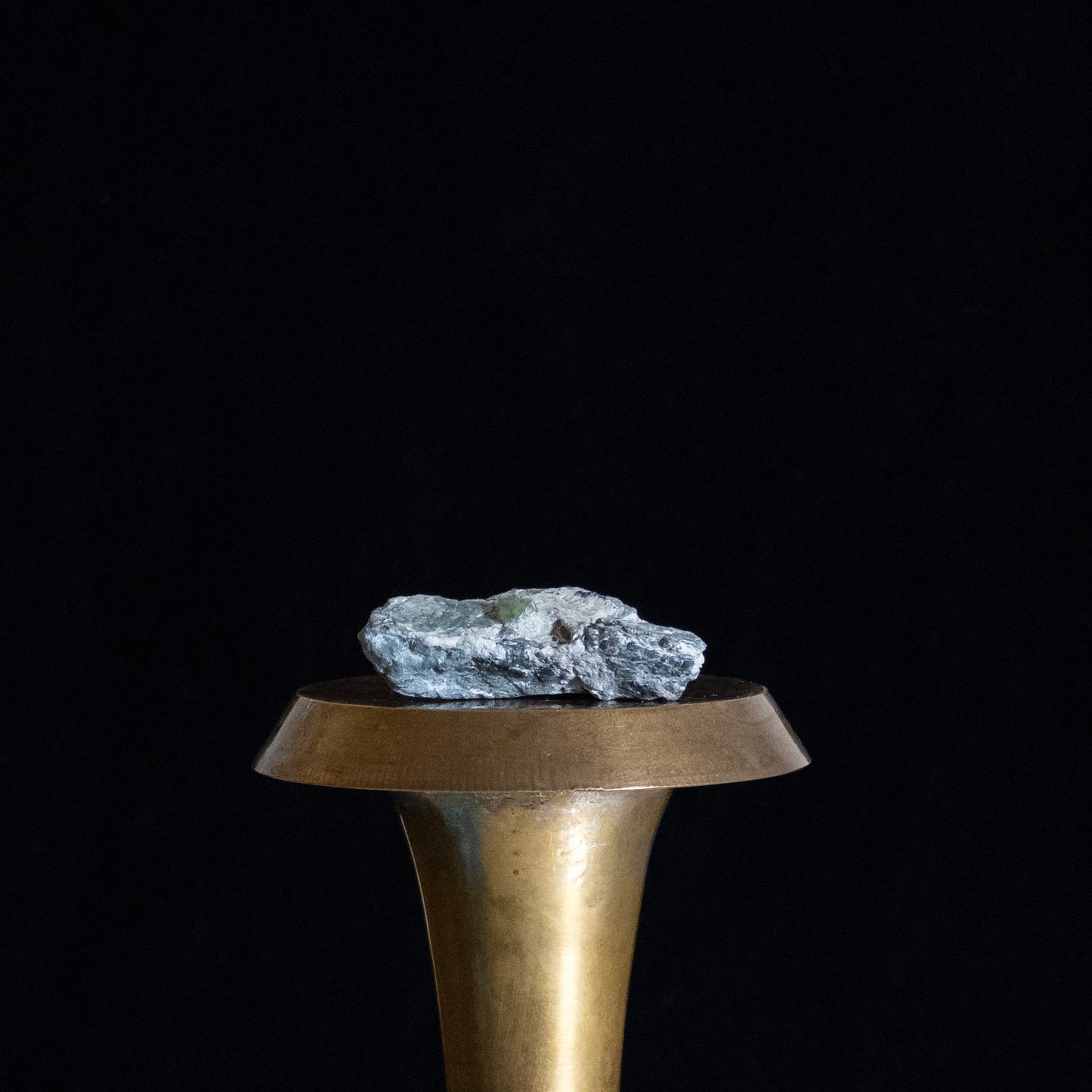 Zielony fluoryt na matrycy — Beludżystan, Pakistan
