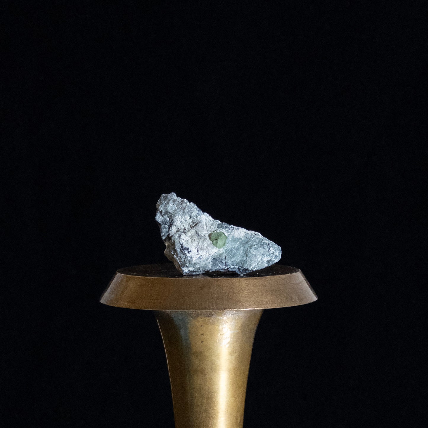 Zielony fluoryt na matrycy — Beludżystan, Pakistan