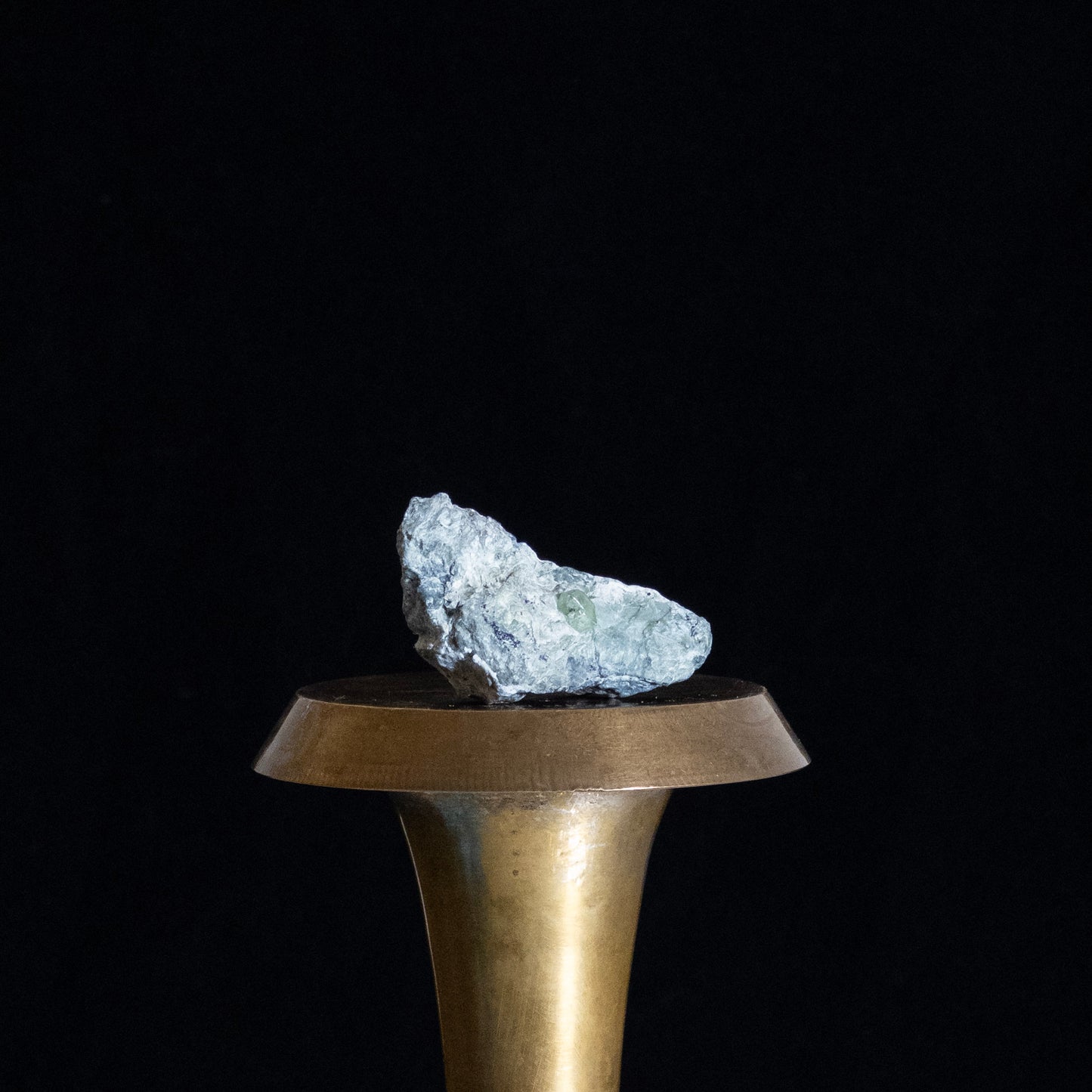 Zielony fluoryt na matrycy — Beludżystan, Pakistan